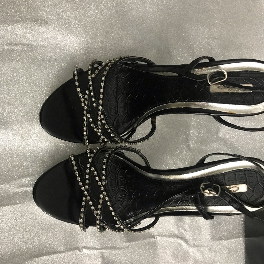 Heels - Picture 4 of 8